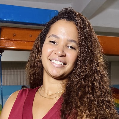 Tia Mari, auxiliar do CEC